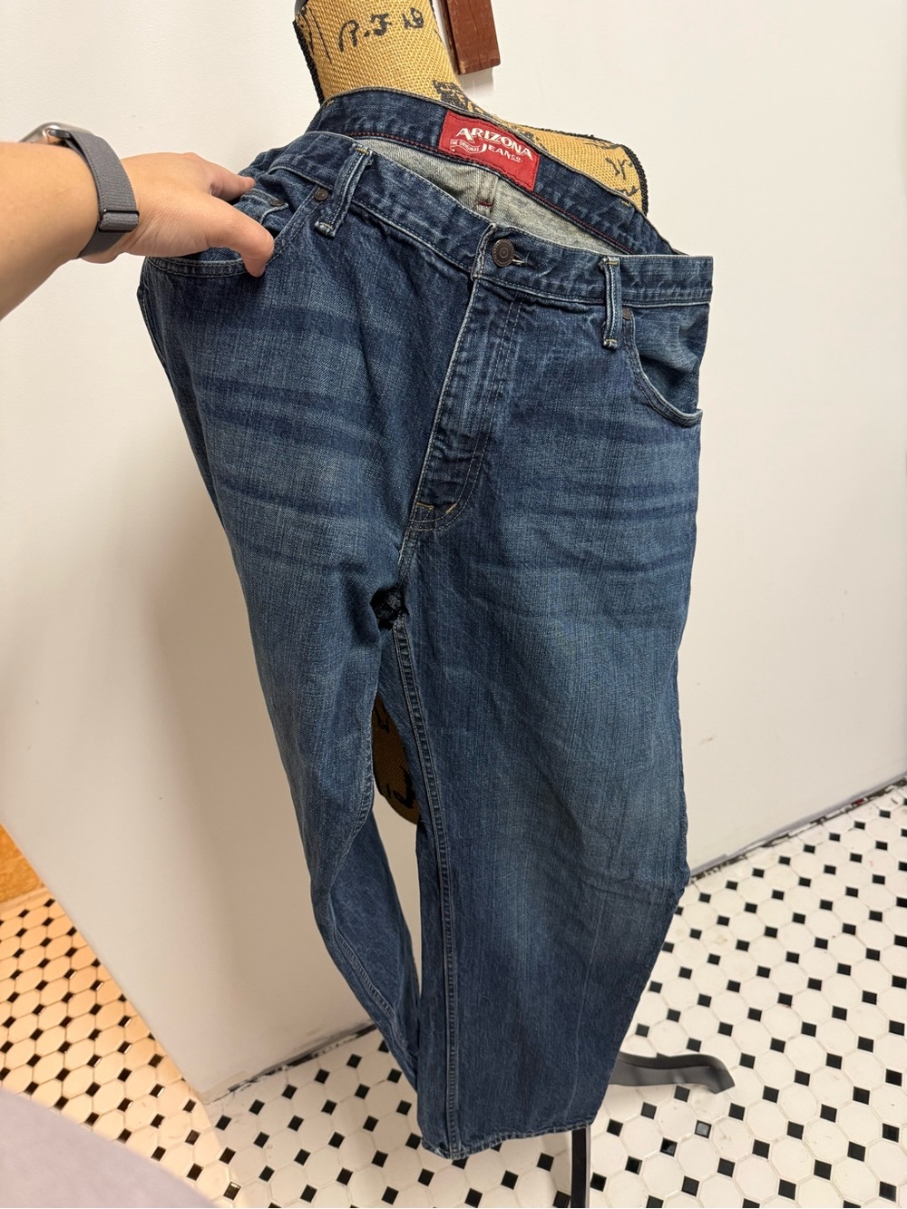 Arizona Jean Company Men's Dark Blue Relaxed Fit Jeans